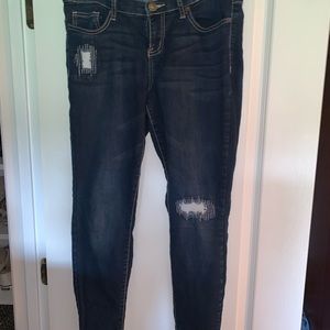 NEED GONE!! 
Juniors Size 11 Skinny Mudd Jeans!